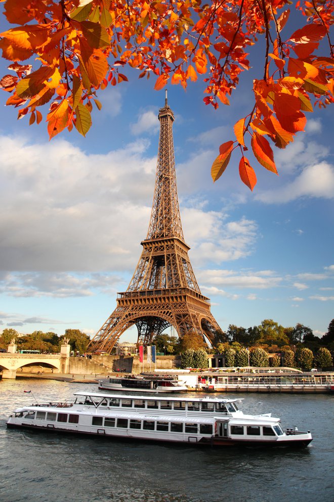 Izkušnjo Pariza lahko nadgradite s plovbo po reki Seni.
