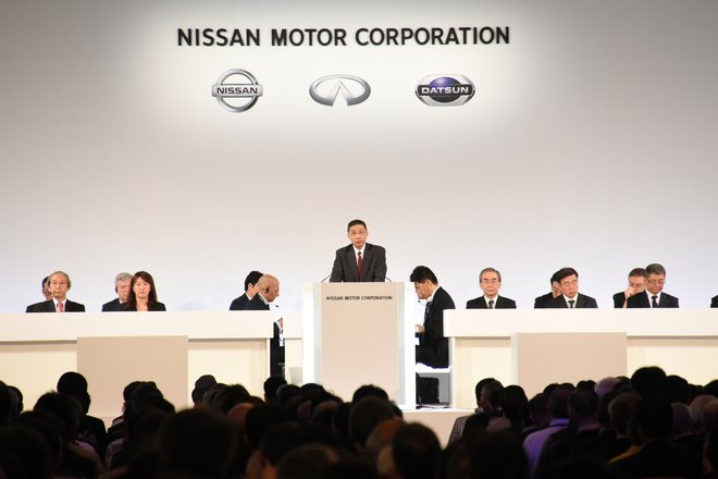 Izvršni direktor Nissana Hiroto Saikava na skupščini delničarjev FOTO: Reuters
