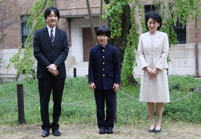 Princ Hisahito je začel obiskovati nižjo gimnazijo v japonski prestolnici.