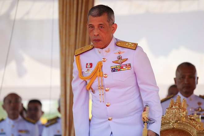 Tajskega kralja Maho Vajiralongkorna bodo okronali maja. Foto: REUTERS