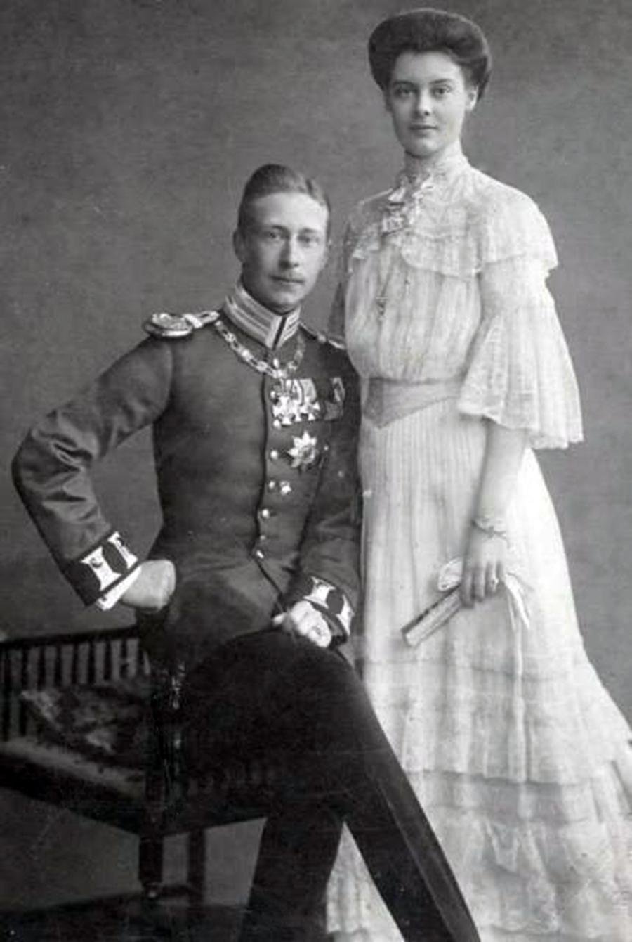 Fotografija: Zaročna fotografija Cecilie von Mecklenburg-Schwerin in pruskega princa Wilhelma FOTO: Wikipedia