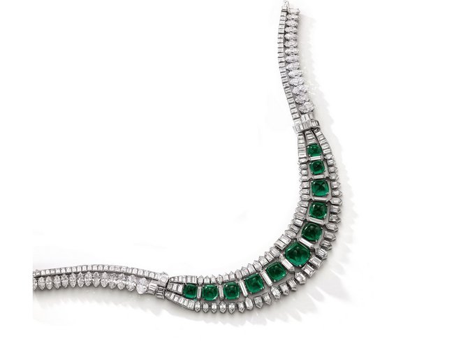 Ogrlica iz diamantov in smaragdov je ocenjena na 3,5 milijona evrov. FOTO: Sotheby's
