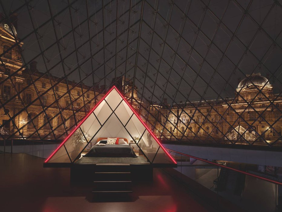 Fotografija: Spati v stekleni piramidi in noč preživeti v muzeju Louvre? FOTO: Airbnb.com
