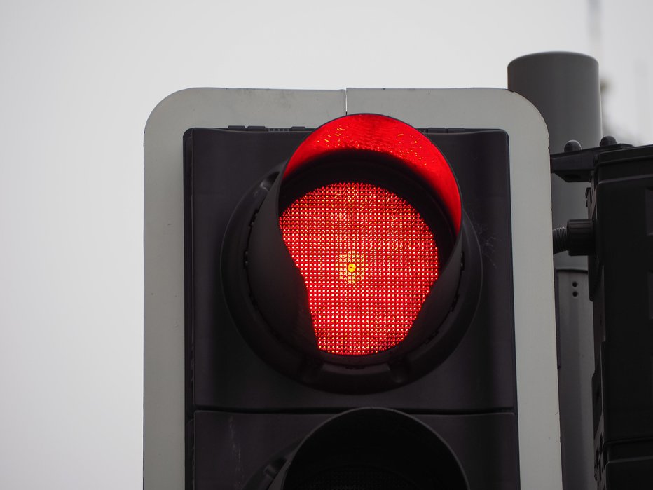 Fotografija: Na vseh semaforjih je svetila rdeča luč (simbolična fotografija). FOTO: Getty Images/iStockphoto