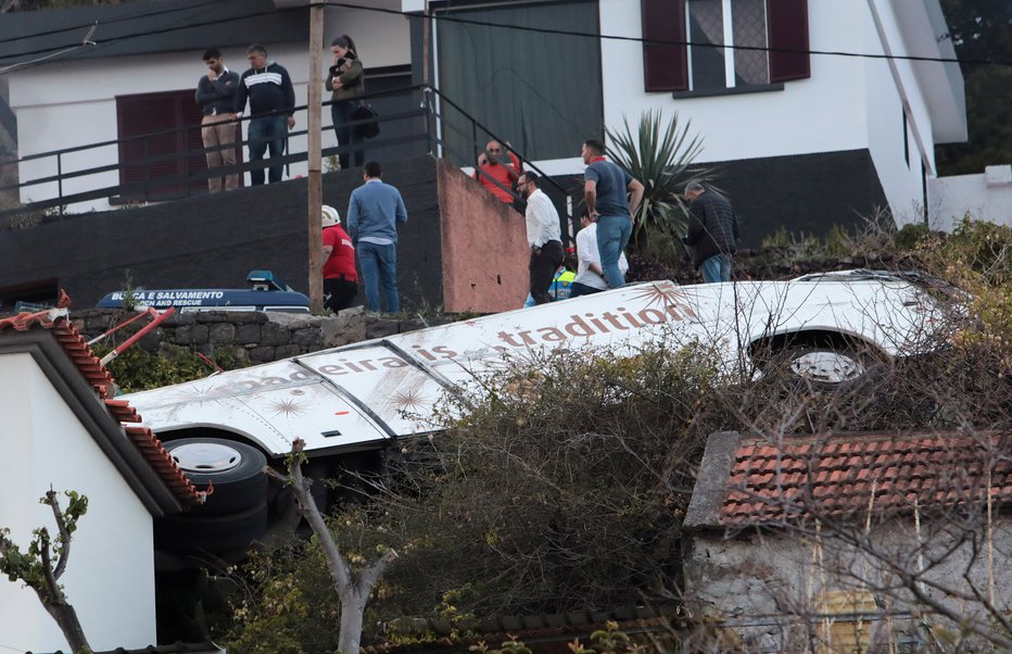 Fotografija: Nesreča avtobusa na Madeiri. FOTO: Reuters