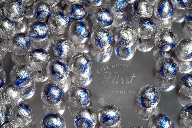 Fürstove Mozartove kroglice se skrivajo v srebrno-modrem ovoju. FOTO: Tourismus Salzburg