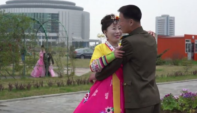 Poroka v Severni Koreji. FOTO: Youtube