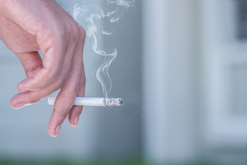 Fotografija: Po oceni vlade se bodo maloprodajne cene tobačnih izdelkov v povprečju dvignile za okoli 1,3 odstotka. FOTO: Getty Images