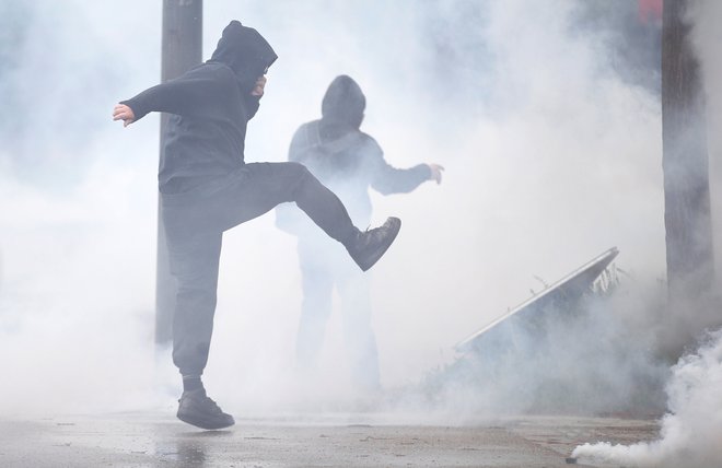 Podobe s protestov v Franciji. FOTO: Vincent Kessler, Reuters