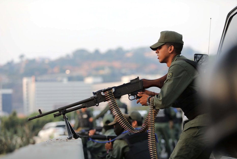 Fotografija: Vojaški puč v Venezueli. FOTO: Reuters
