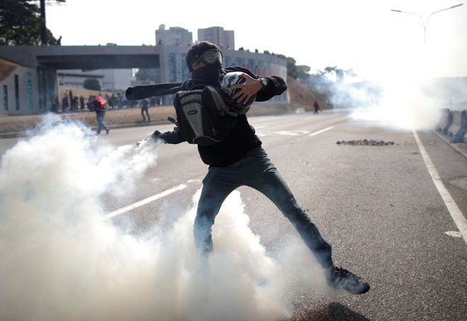 Opozicija je šla v ofenzivo. FOTO: Reuters