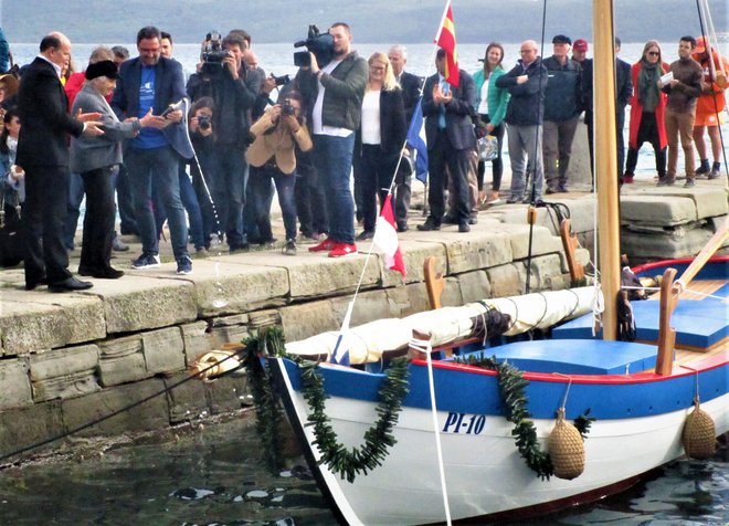 Repliko starega plovila je krstila Savina Gorišek, življenjska sopotnica pokojnega staroste slovenskega jadranja Mirka Bogiča. FOTO: Janez Mužič