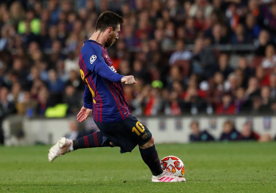Fotografija: Lionel Messi je mojstrsko zadel iz prostega strela. FOTO: Reuters
