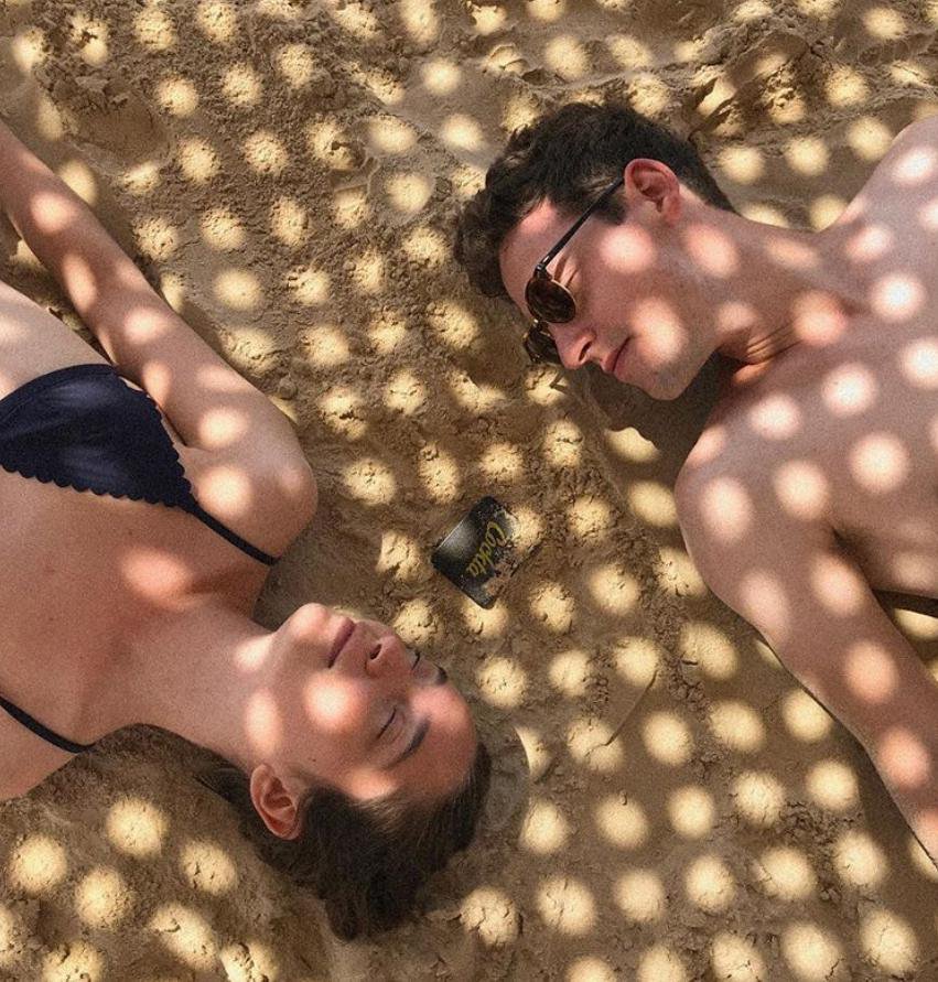 Fotografija: Ležanje na plaži, kot sta si ga zamislila Zala in Gašper. FOTO: Instagram