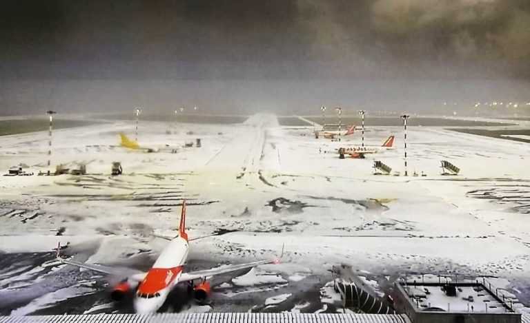 Fotografija: Zasneženo letališče v Milanu. FOTO: Twitter, zaslonski posnetek