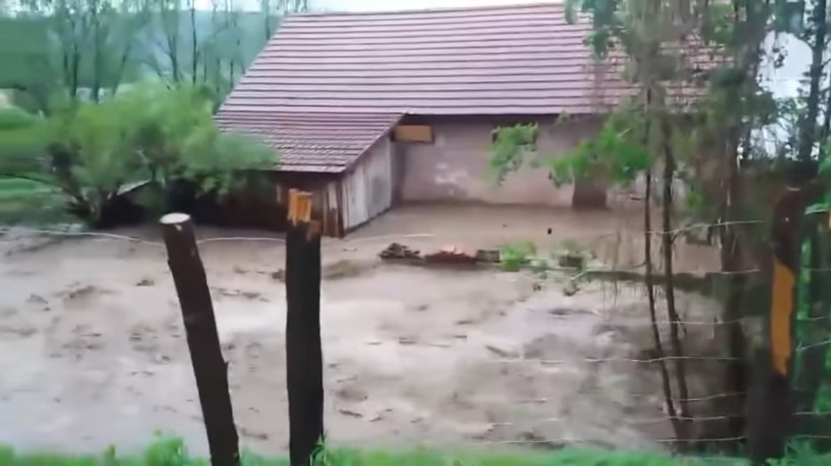 Fotografija: Poplave v BiH. FOTO: zajem zaslona