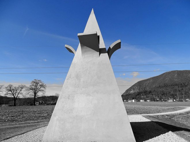 Piramida simbolizira trdnost slovenskega naroda. Fotografije: Facebook