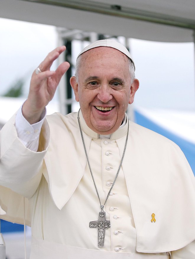 Papež razume skrb za okolje in marljive čebelice.