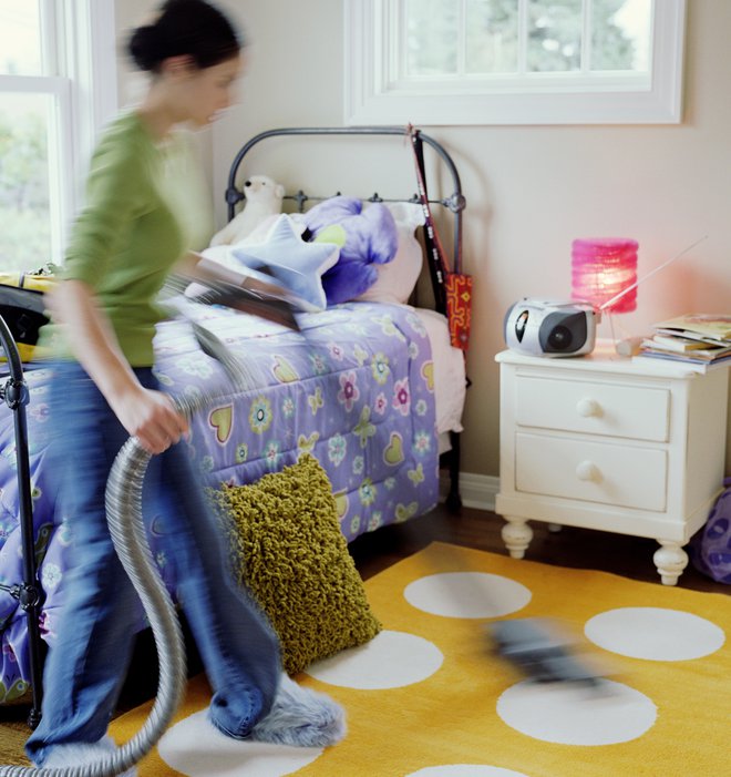 Darilo je lahko tudi, da starši na izbran dan namesto njega pospravijo njegovo sobo ali mu očistijo kolo, pravi psihologinja. FOTO: Guliver/Getty Images