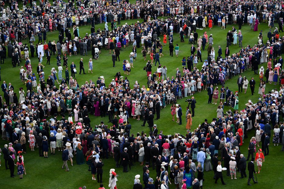 Fotografija: Vrtne zabave se je udeležilo nekaj tisoč ljudi. FOTOGRAFIJE: REUTERS