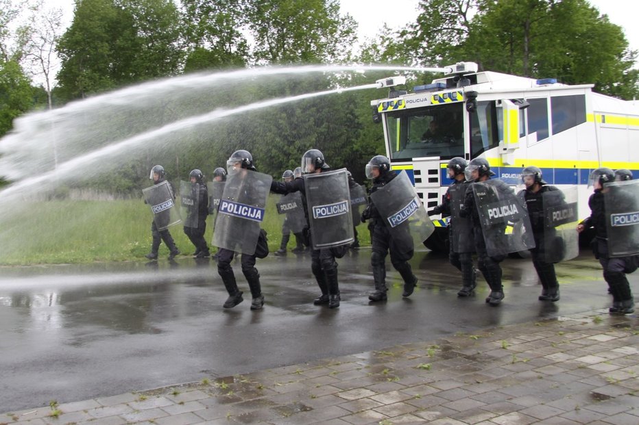 Fotografija: Policisti in policistke v akciji. FOTO: PU Novo mesto