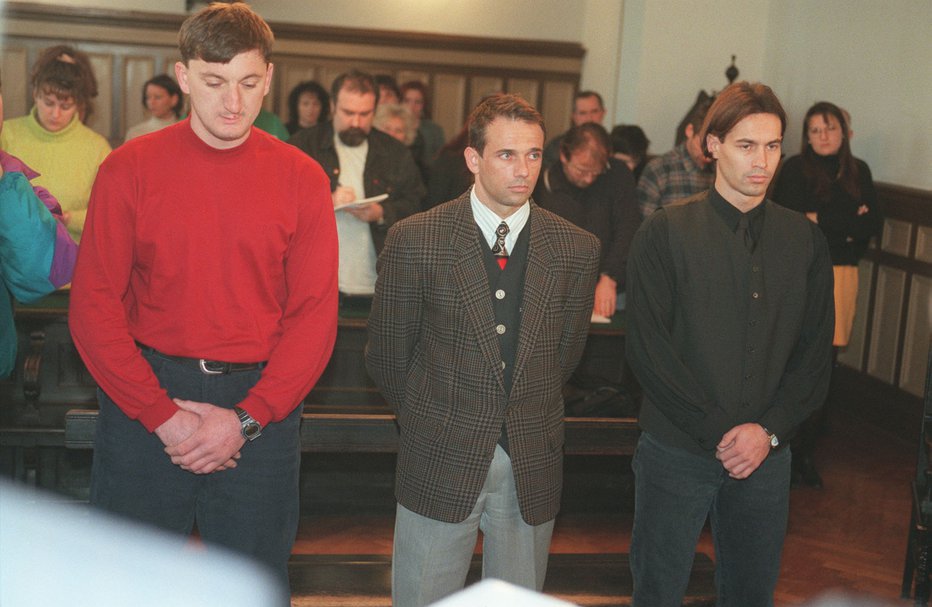 Fotografija: Izrek sodbe na ljubljanskem sodišču decembra 1998: Kerec, Vivod, Zidanski FOTO: Blaž Samec