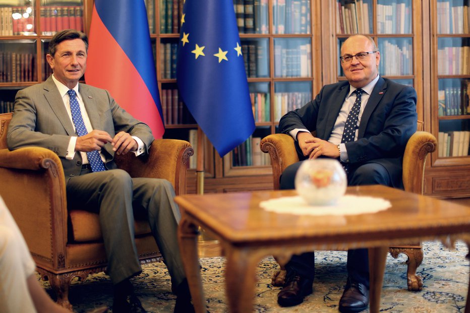 Fotografija: Predsednik Borut Pahor (levo) z Jožefom Horvatom. FOTO: Tomi Lombar, Delo