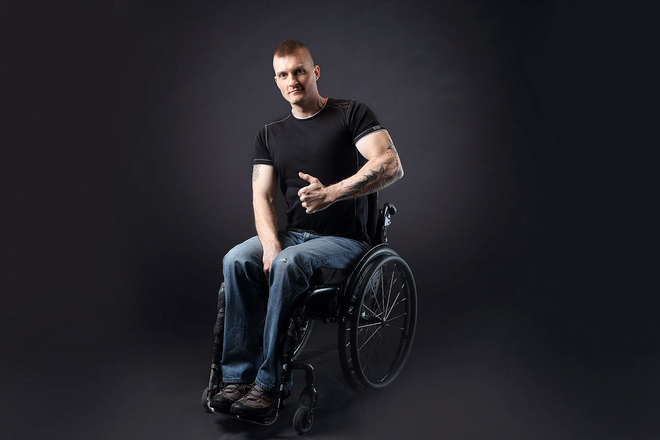 Na invalidski voziček ga je prikovala nesreča. FOTO: Zavod Vozim