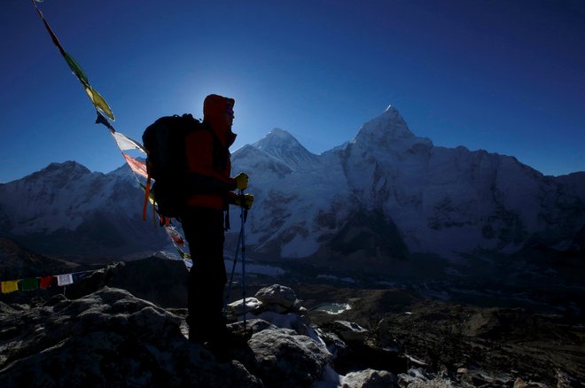 Mount Everest je preveč oblegan. FOTO: REUTERS