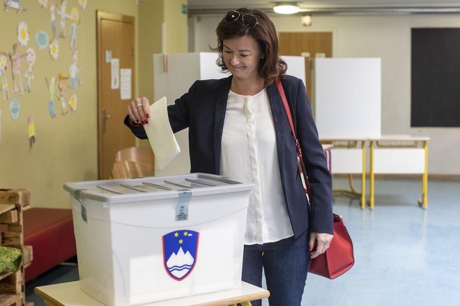 Tanja Fajon na volišču. FOTO: Voranc Vogel
