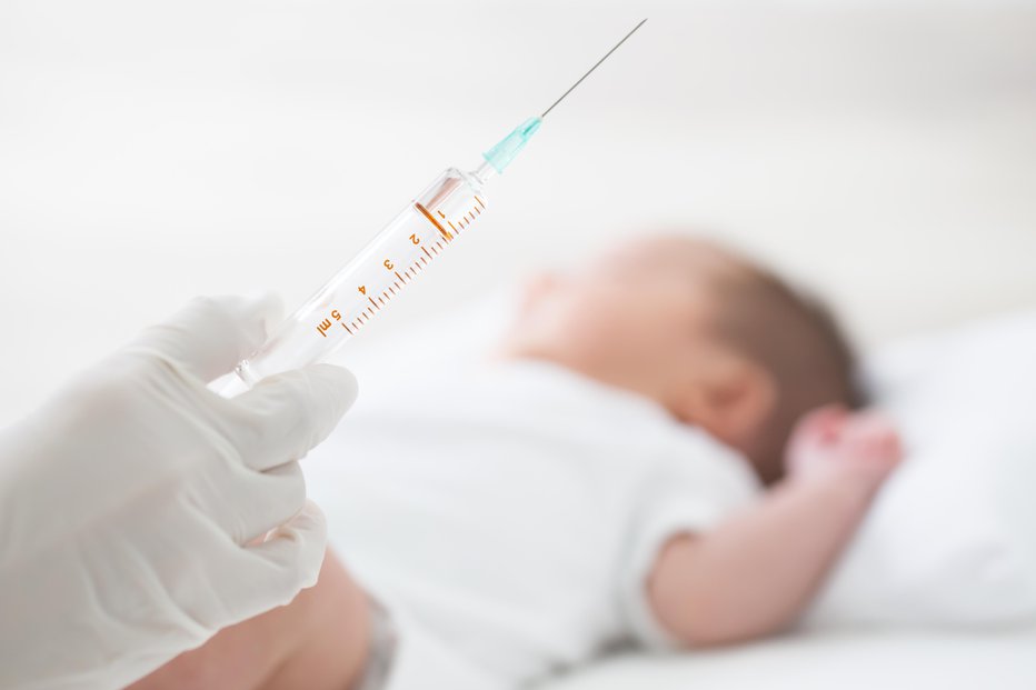 Fotografija: Po Sloveniji so se razširile novice, da je zaradi cepljenja umrla povsem zdrava dojenčica. Fotografija je simbolična. FOTO: guliver/Getty Images