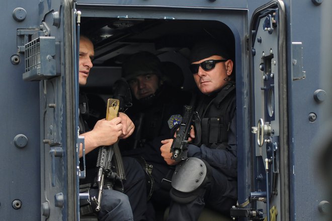 Kosovski policiji očitajo nasilje nad Srbi. FOTO: Reuters
