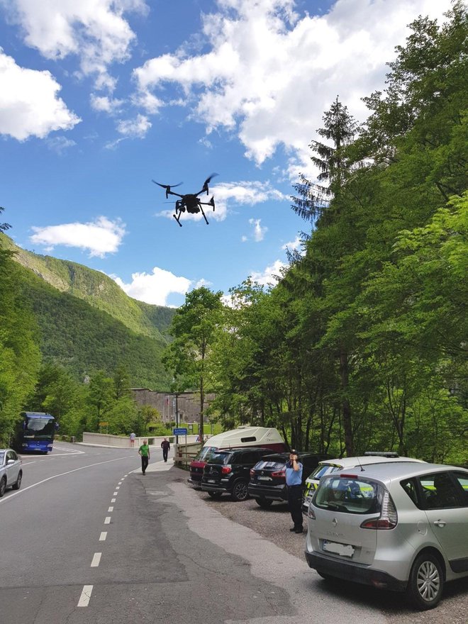 Iskanje z dronom. FOTO: PU Nova Gorica
