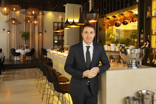 Gregor Jamnik, direktor hotela Slon, je nemogoče potovanje opisal za naš časopis. FOTO: Jože Suhadolnik