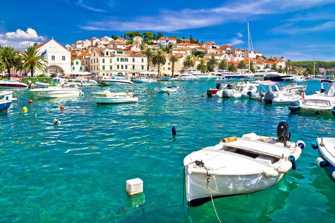 Hvar zadnja leta slovi kot prestižen hrvaški otok.  FOTO: Xbrchx, Getty Images, Istockphoto