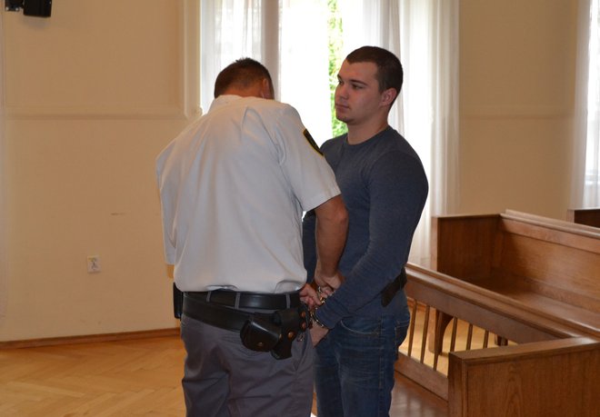 Antonio Budački je bil že marca 2012 obsojen na zaporno kazen zaradi odvržene molotovke pred policijsko postajo.