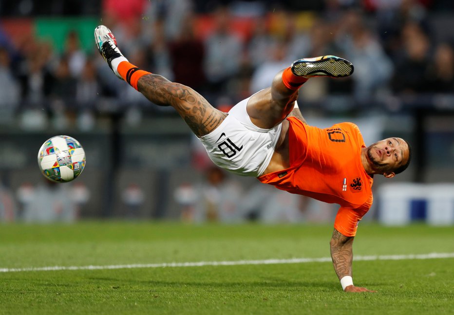 Fotografija: Nizozemski nogomet in Memphis Depay sta rezultatsko spet v pravem ravnotežju. FOTO: Reuters