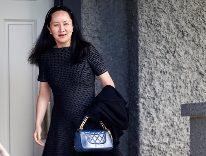 Finančno direktorico Huaweija in Renovo hčer Meng Wanzhou so v Kanadi aretirali na podlagi ameriške tiralice, ki jo bremeni kršenja ameriških sankcij proti Iranu in kraje intelektualne lastnine. FOTO: Reuters