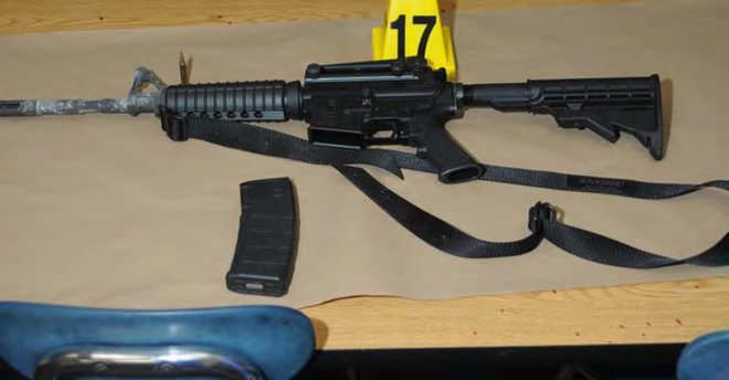 Polavtomatska puška bushmaster, s katero je Adam lanza leta 2012 naredil pokol v osnovni šoli v Sandy Hooku.