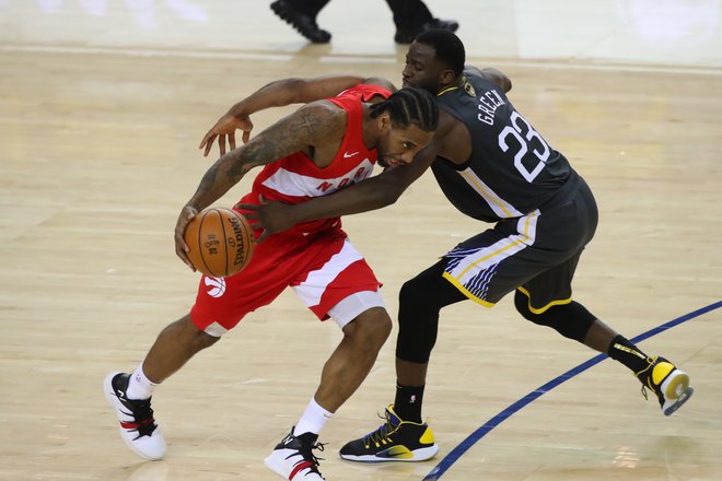 Tudi prvaki lige NBA ne morejo ustaviti prodorov Kawhija Leonarda. FOTO: Reuters