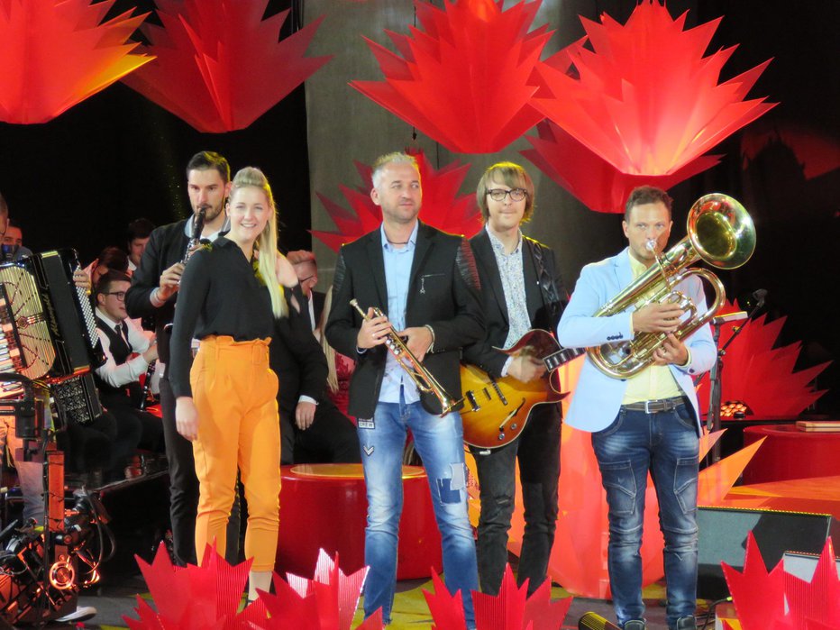 Fotografija: S.O.S. kvintet je lani slavil na Graški Gori, na nedavnem festivalu Slovenska polka in valček pa so s polko Lepo mi je s tabo zasedli odlično drugo mesto. FOTO: Mojca Marot
