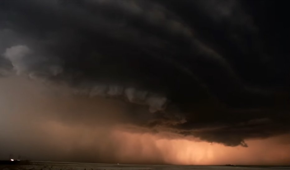 Fotografija: Supercelična nevihta. FOTO: zaslonski posnetek