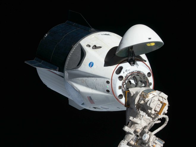 Tudi zmaj 2 Crew družbe SpaceX bo vozil turiste v vesolje, ko bo ustrezno preizkušen. FOTO: Wikipedia