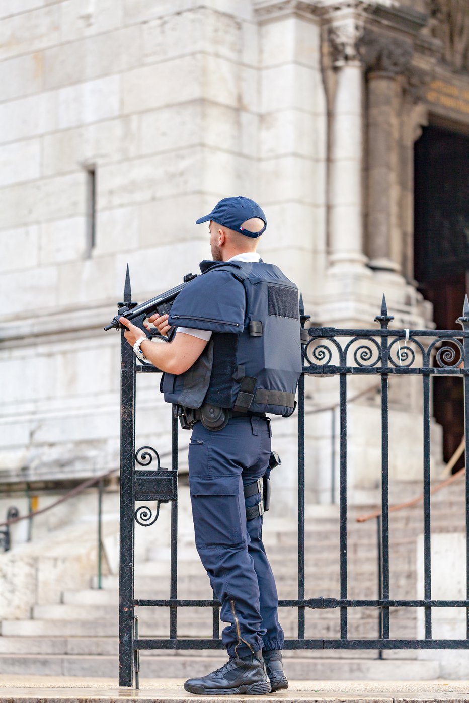Fotografija: Francoska policija jih je ob vrnitvi aretirala. FOTO: Guillaume Louyot, Getty Images