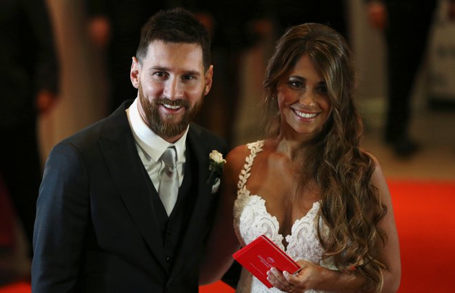 Lionel Messi z ženo Antonelo uživa v brezskrbnem življenju. FOTO: Reuters