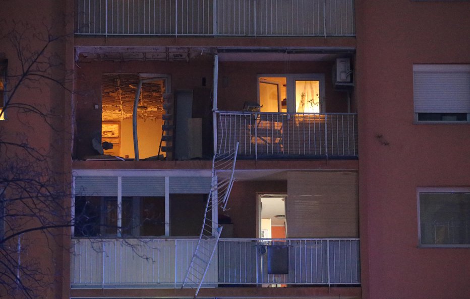 Fotografija: V stanovanju je povzročil razdejanje. FOTO: Tadej Regent