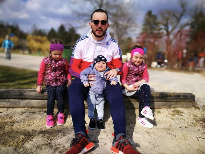 Zlatko s svojimi prvimi tremi otroki. FOTO: Instagram