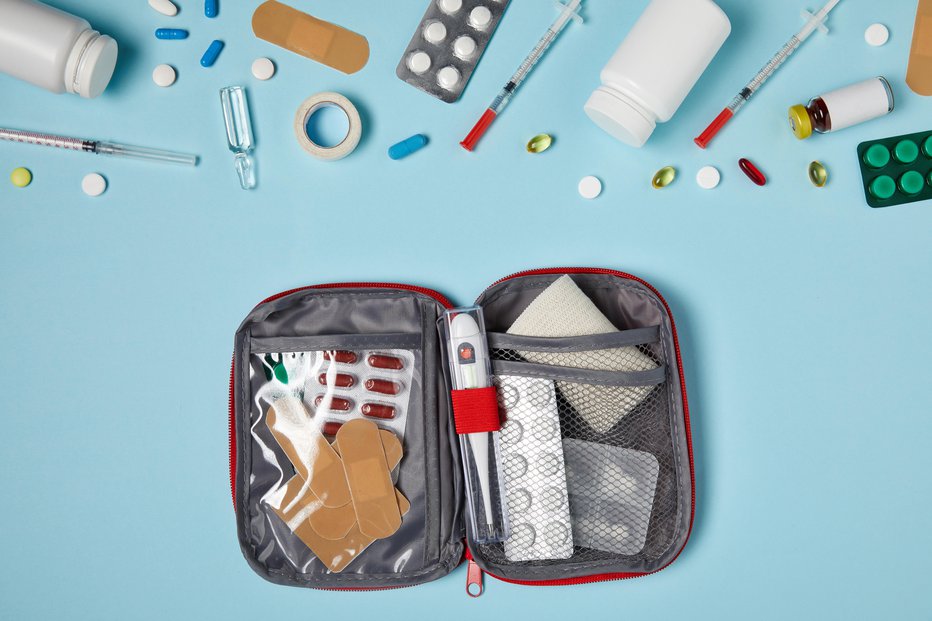 Fotografija: Zdravila in pripomočke spakirajte v priročno torbico.