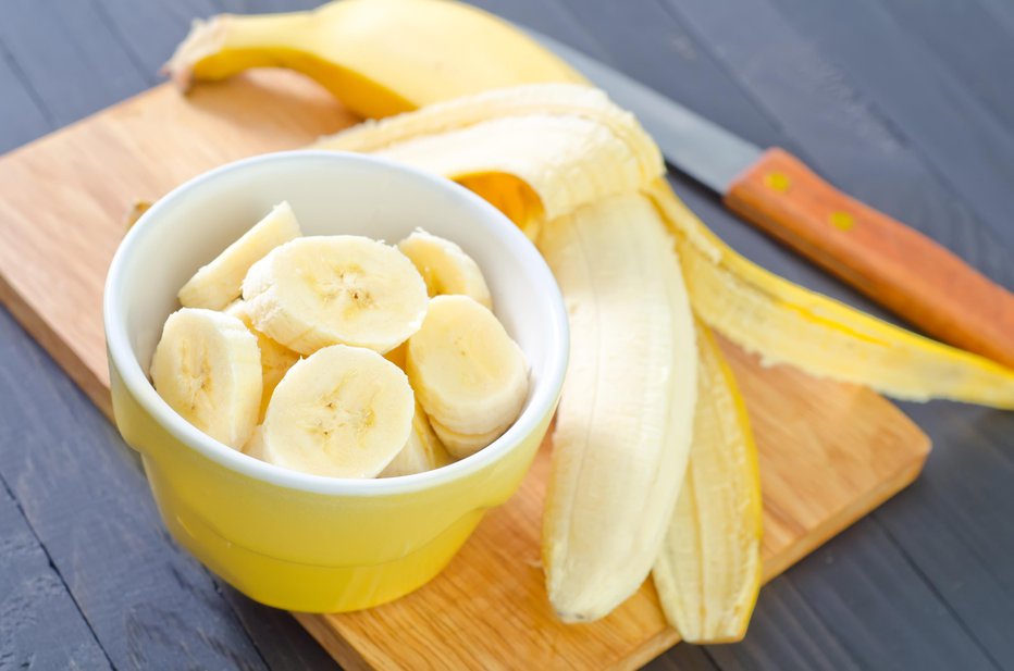 Fotografija: V bananah bogato zastopana kalij in magnezji hitro zazibata v sen. FOTO: Thinkstock