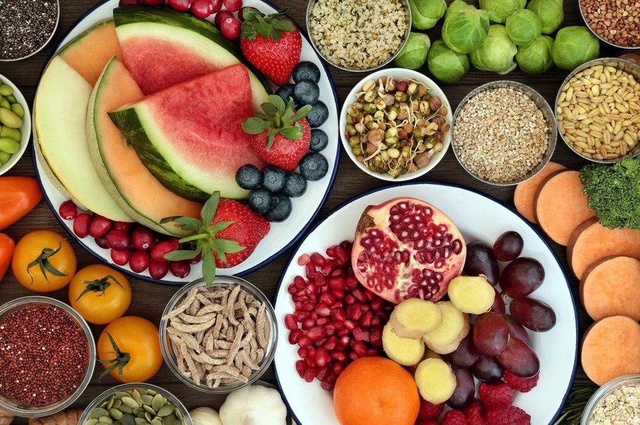 Fotografija: Z uravnoteženo, s sadjem in zelenjavo bogato prehrano organizem prejme tudi polifenole. FOTO: Thinkstock